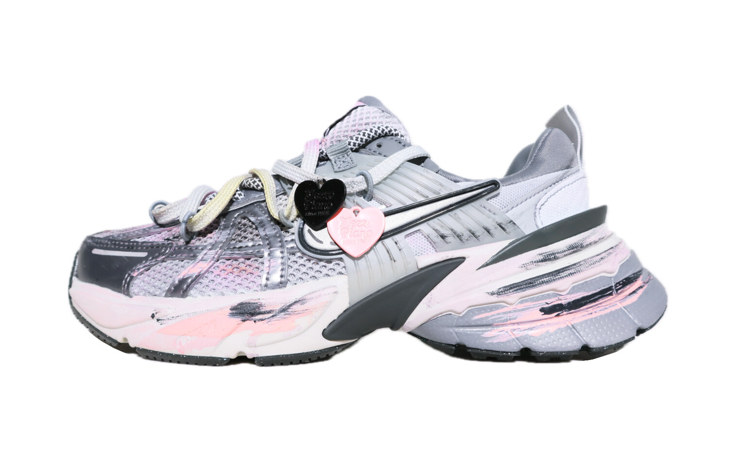 Кроссовки для бега V2K Run женские с низким верхом розового, серого, серебристого, черного цветов Nike
Кроссовки для бега V2K Run женские с низким верхом розового, серого, серебристого, черного цветов Nike