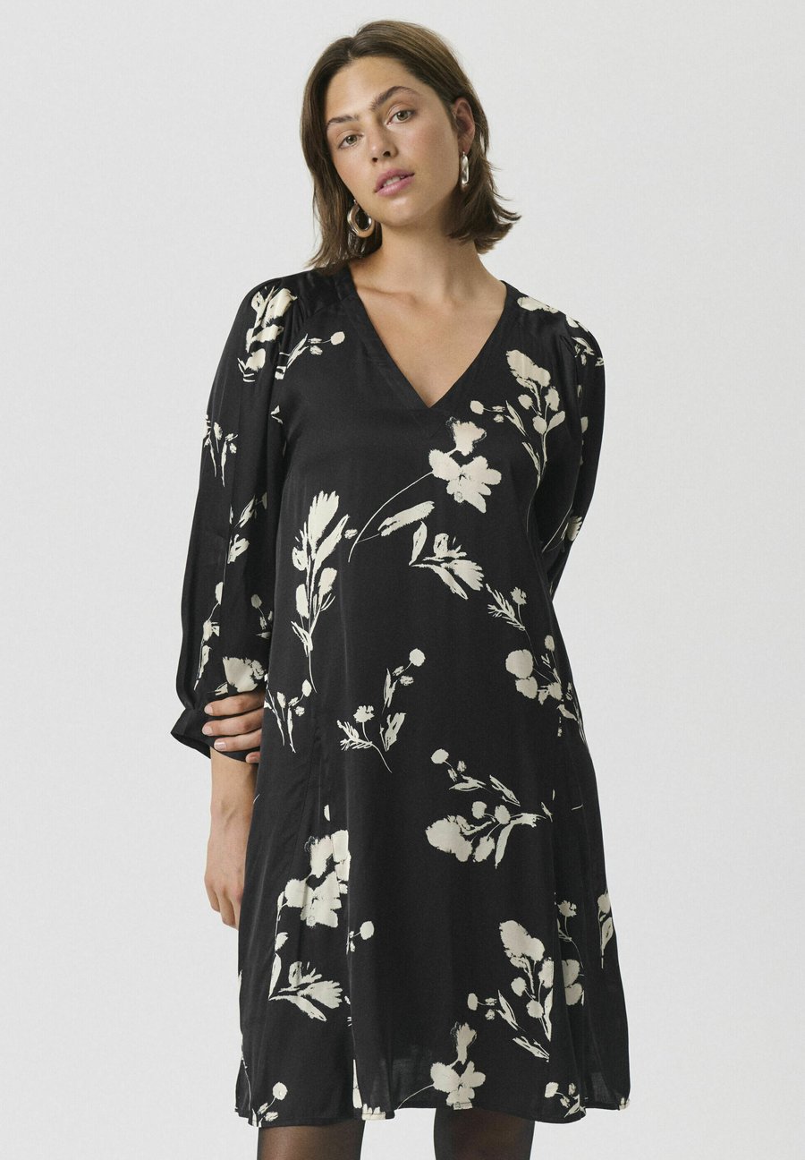 Платье Part Two VENEZIA, Black Shadow Branch Print/Black
Платье Part Two VENEZIA, Black Shadow Branch Print/Black