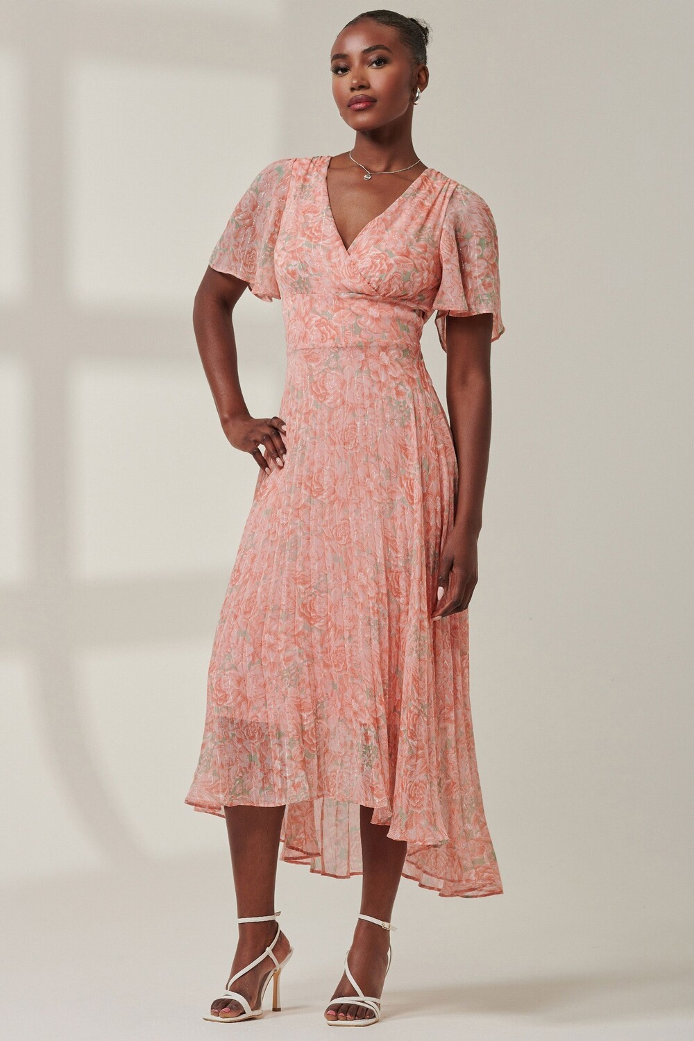 Платье макси Chelsea из плиссированного шифона с глубоким подолом Jolie Moi, розовый
Платье макси Chelsea из плиссированного шифона с глубоким подолом Jolie Moi, розовый