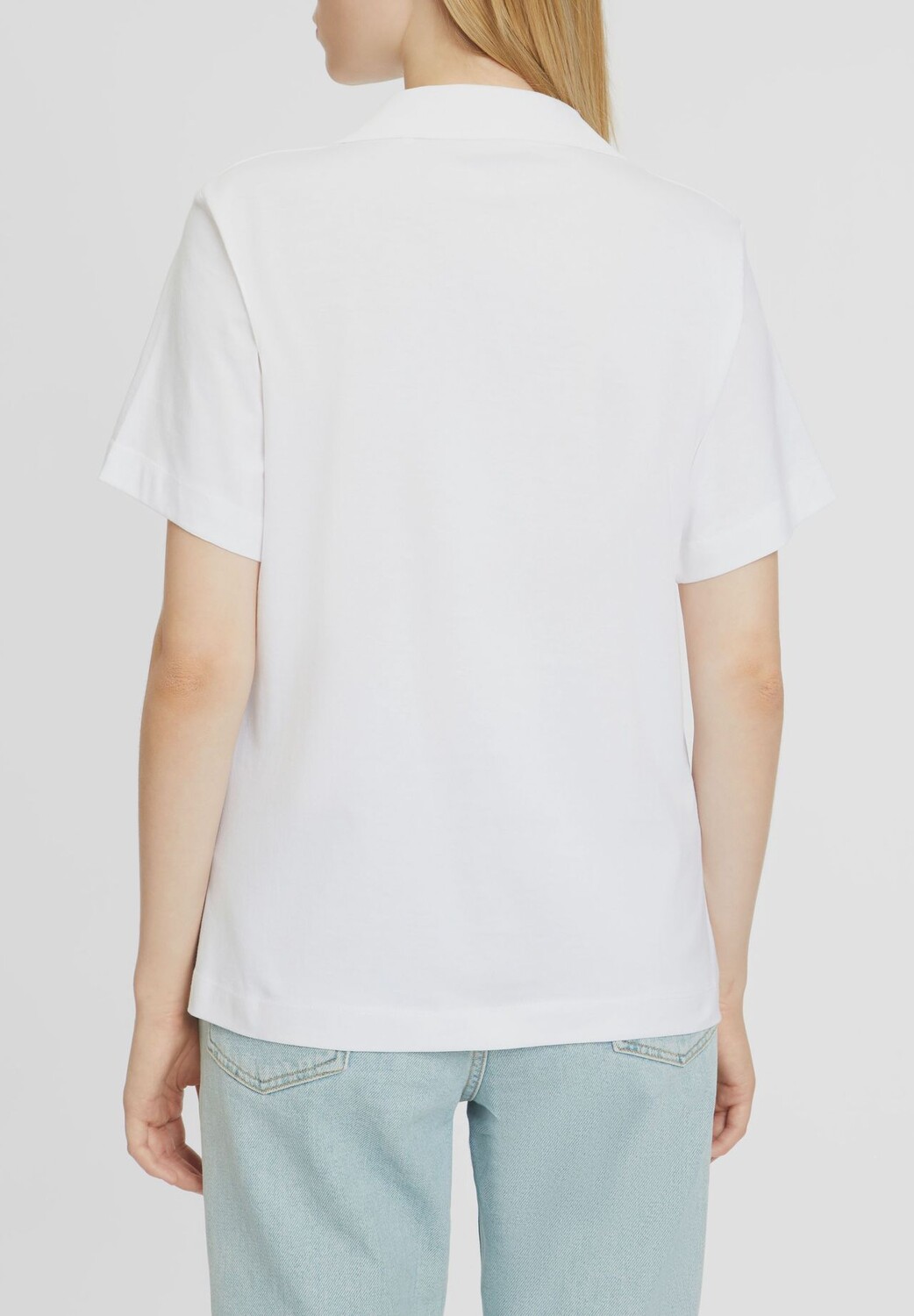 Футболка Зума, воротник-поло, V-образный вырез, женская Adagio, белый
Футболка Зума, воротник-поло, V-образный вырез, женская Adagio, белый