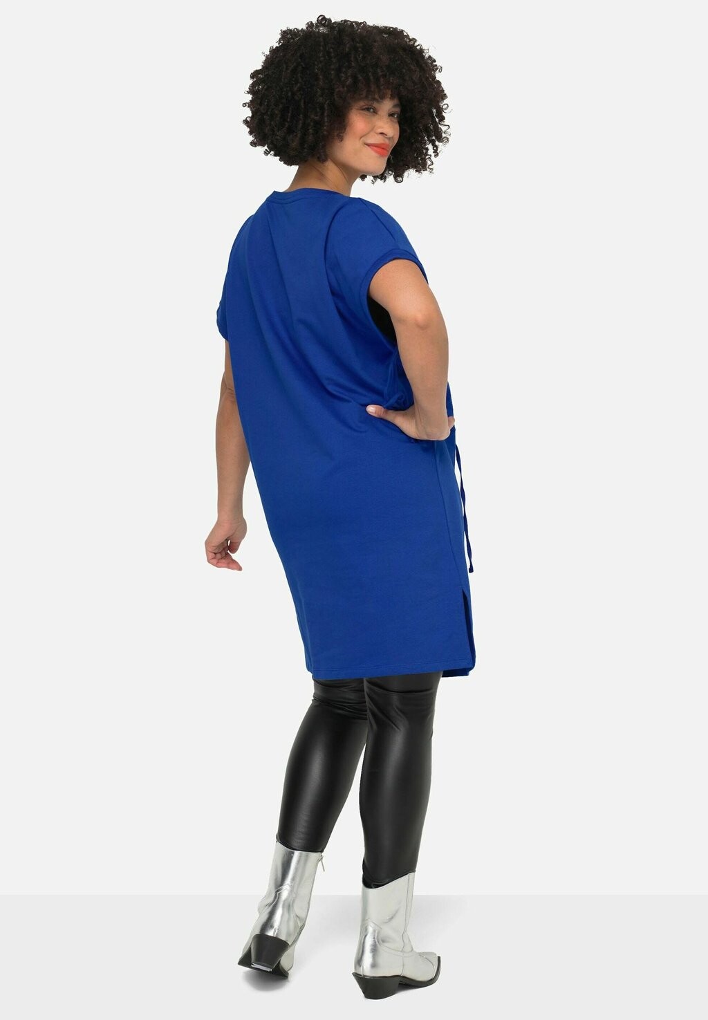 Футболка с принтом LONG SCHRIFTZUG RUNDHALS RAFF BÄNDER Angel of Style, синий
Футболка с принтом LONG SCHRIFTZUG RUNDHALS RAFF BÄNDER Angel of Style, синий