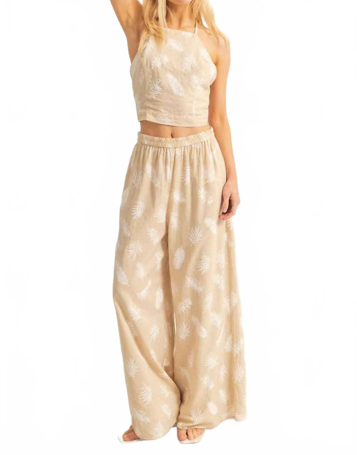 Узорчатый комплект с топом-халтером и брюками в цвете тау HYFVE, Taupe
Узорчатый комплект с топом-халтером и брюками в цвете тау HYFVE, Taupe