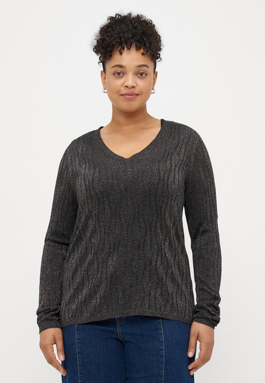 Джемпер ONLY Carmakoma CARMELLA GLITTER V NECK, Phantom/Anthracite
Джемпер ONLY Carmakoma CARMELLA GLITTER V NECK, Phantom/Anthracite