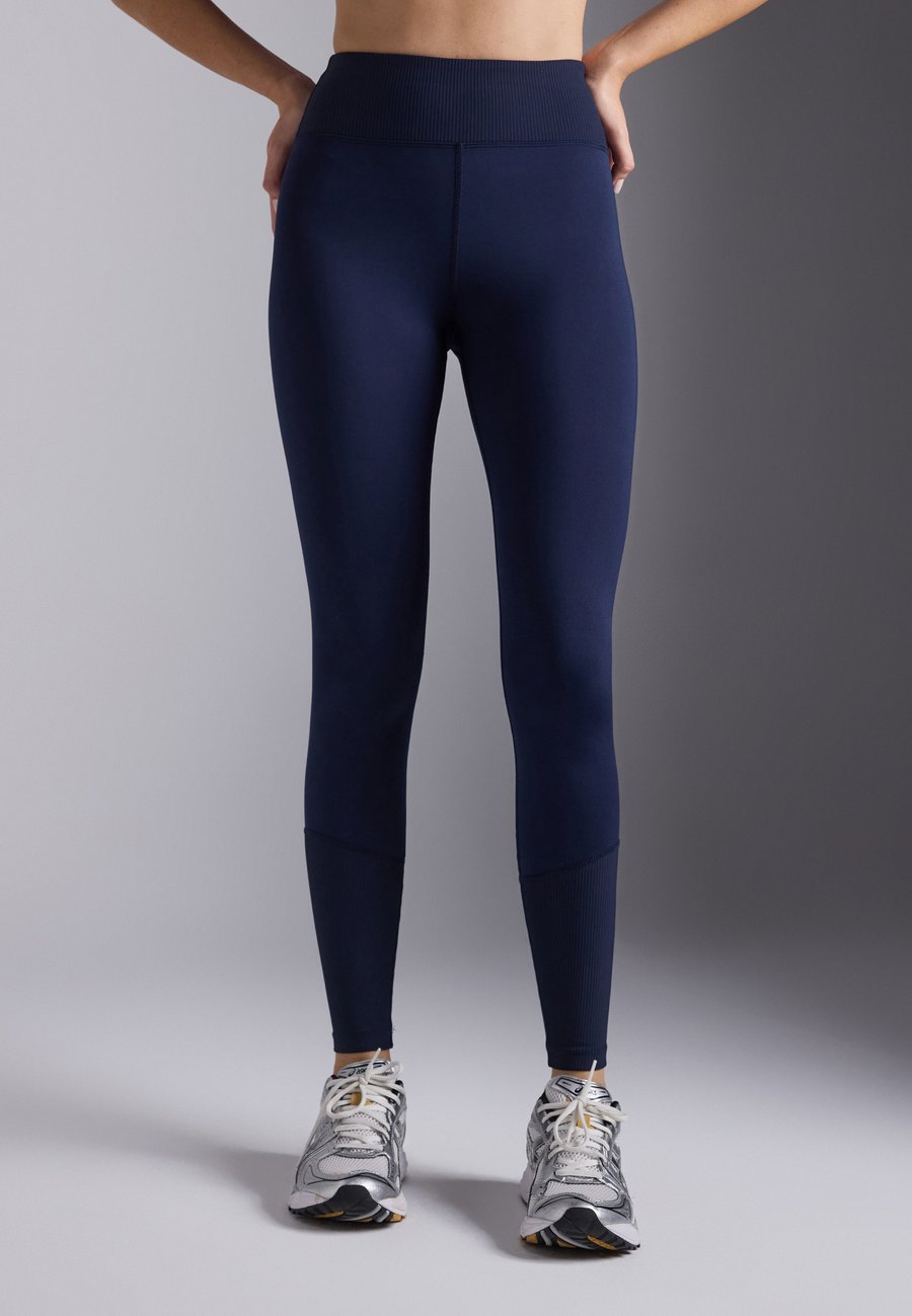 Леггинсы Even&Odd active QUICK DRY FULL LENGTH HIGH RISE LEGGING, Dark Blue
Леггинсы Even&Odd active QUICK DRY FULL LENGTH HIGH RISE LEGGING, Dark Blue