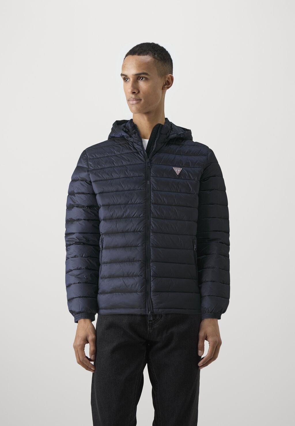 Зимняя куртка HOODED PUFFER Guess Jeans, темно-синий
Зимняя куртка HOODED PUFFER Guess Jeans, темно-синий