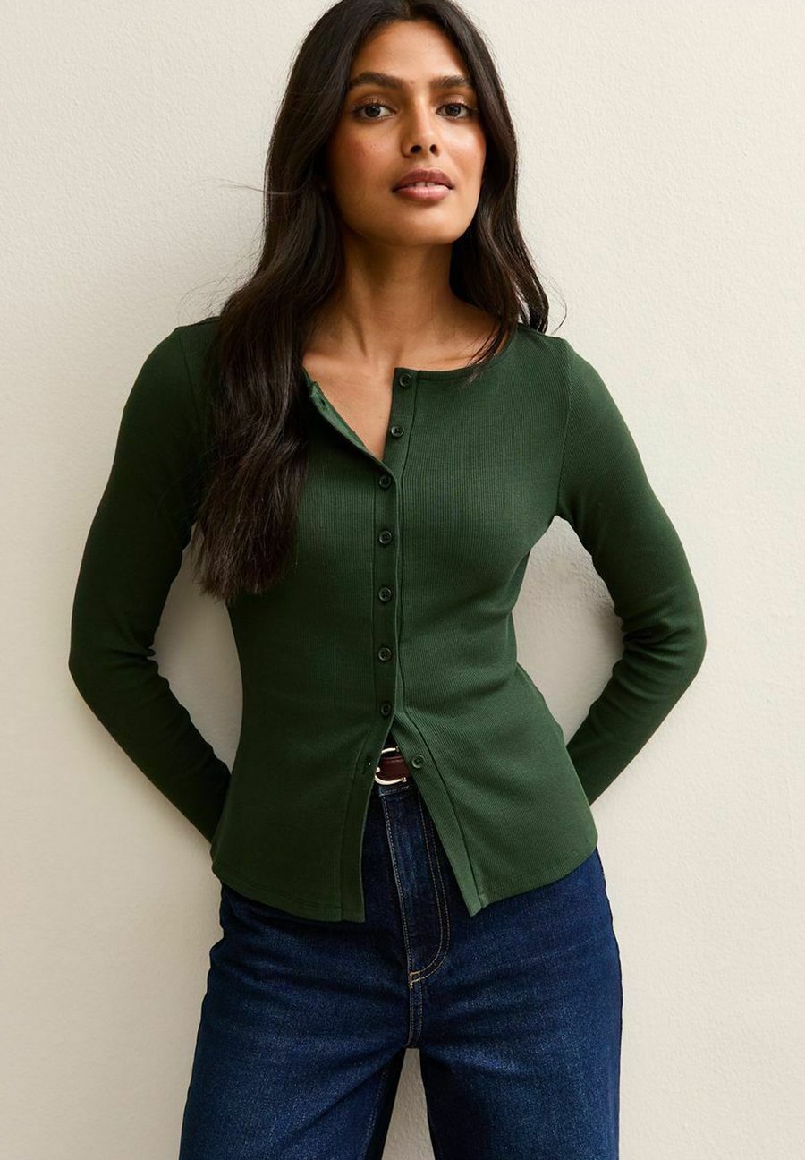 Кардиган New Look RIBBED BUTTON THROUGH LONG SLEEVE, Dark Green
Кардиган New Look RIBBED BUTTON THROUGH LONG SLEEVE, Dark Green