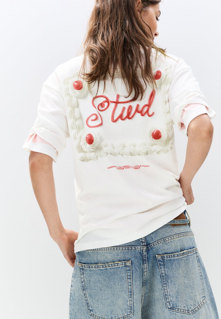 Футболка PULL&BEAR Print T-shirt, White
Футболка PULL&BEAR Print T-shirt, White