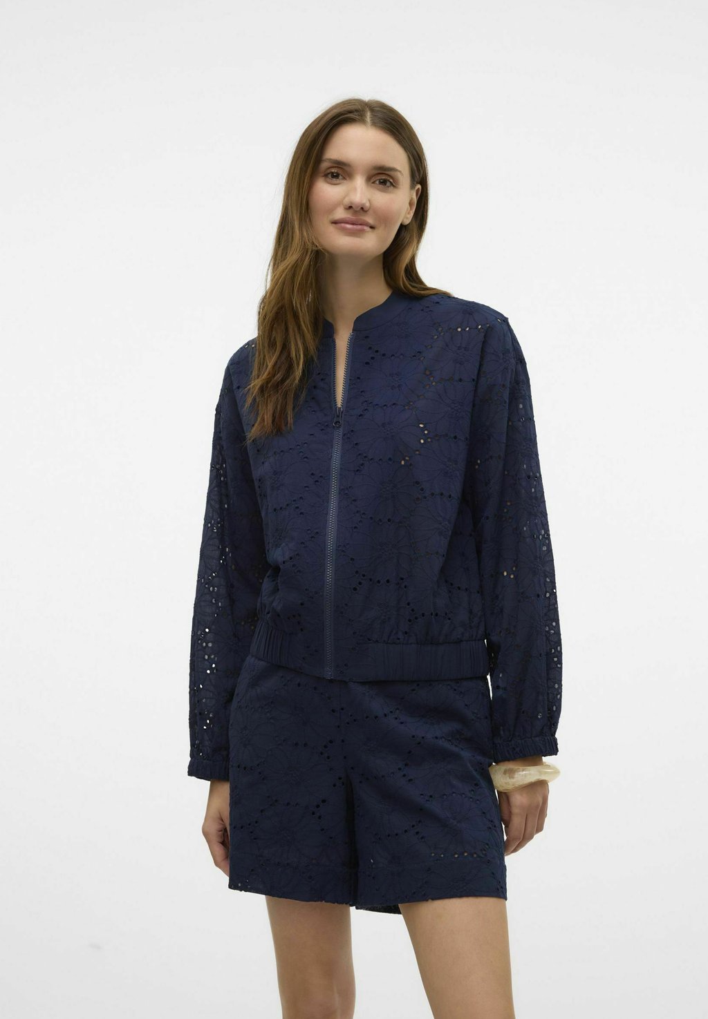 Куртка-бомбер VMHAY Vero Moda, темно-синий
Куртка-бомбер VMHAY Vero Moda, темно-синий