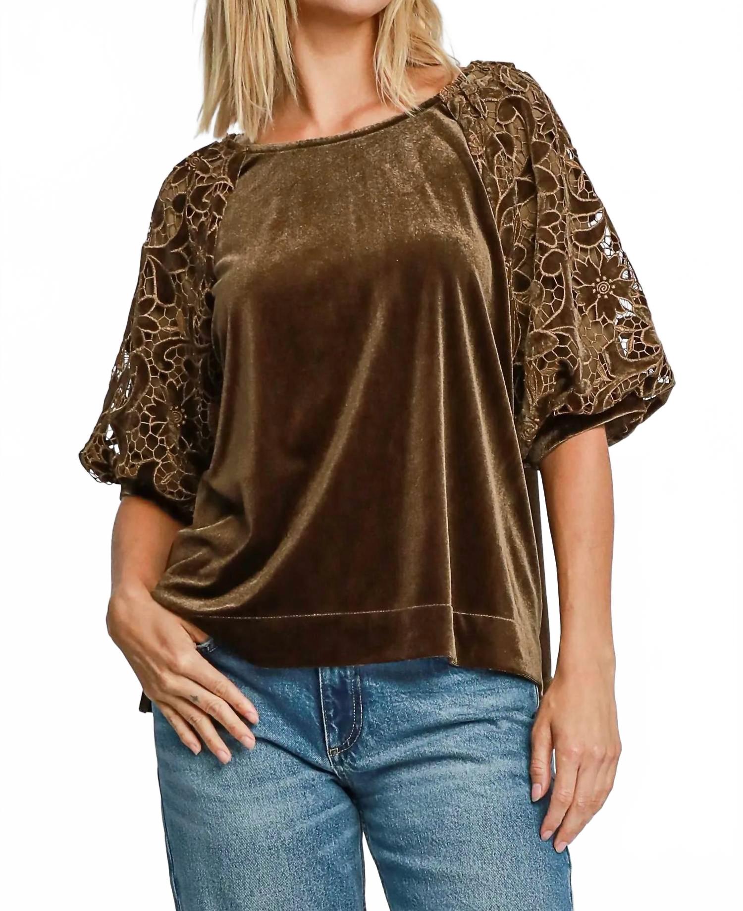 Umgee Бархатный и кружевной топ коричневого цвета
Umgee Бархатный и кружевной топ коричневого цвета