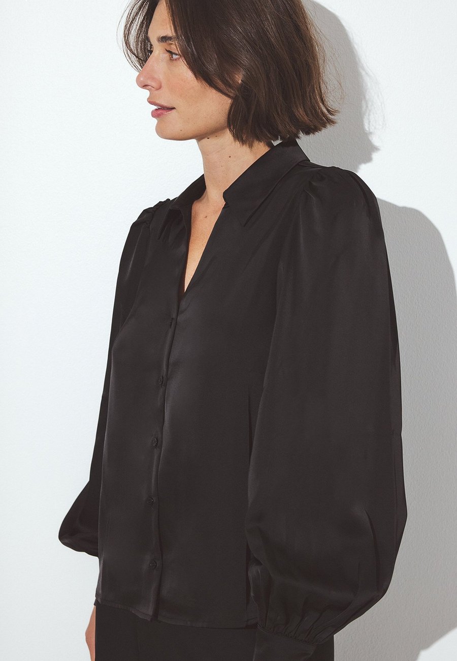 Блуза NA-KD FLOWY, Black
Блуза NA-KD FLOWY, Black