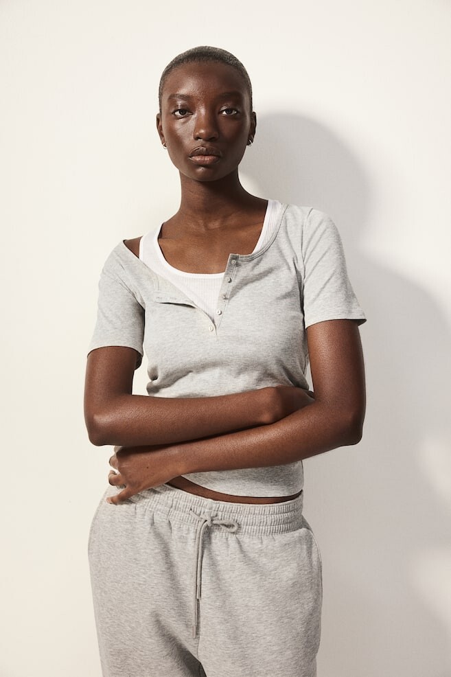 Рубашка на пуговицах в рубчик H&M, серый
Рубашка на пуговицах в рубчик H&M, серый