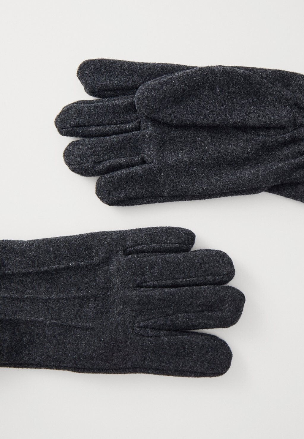 Перчатки MELTON GLOVES UNISEX GANT, темно-серый
Перчатки MELTON GLOVES UNISEX GANT, темно-серый