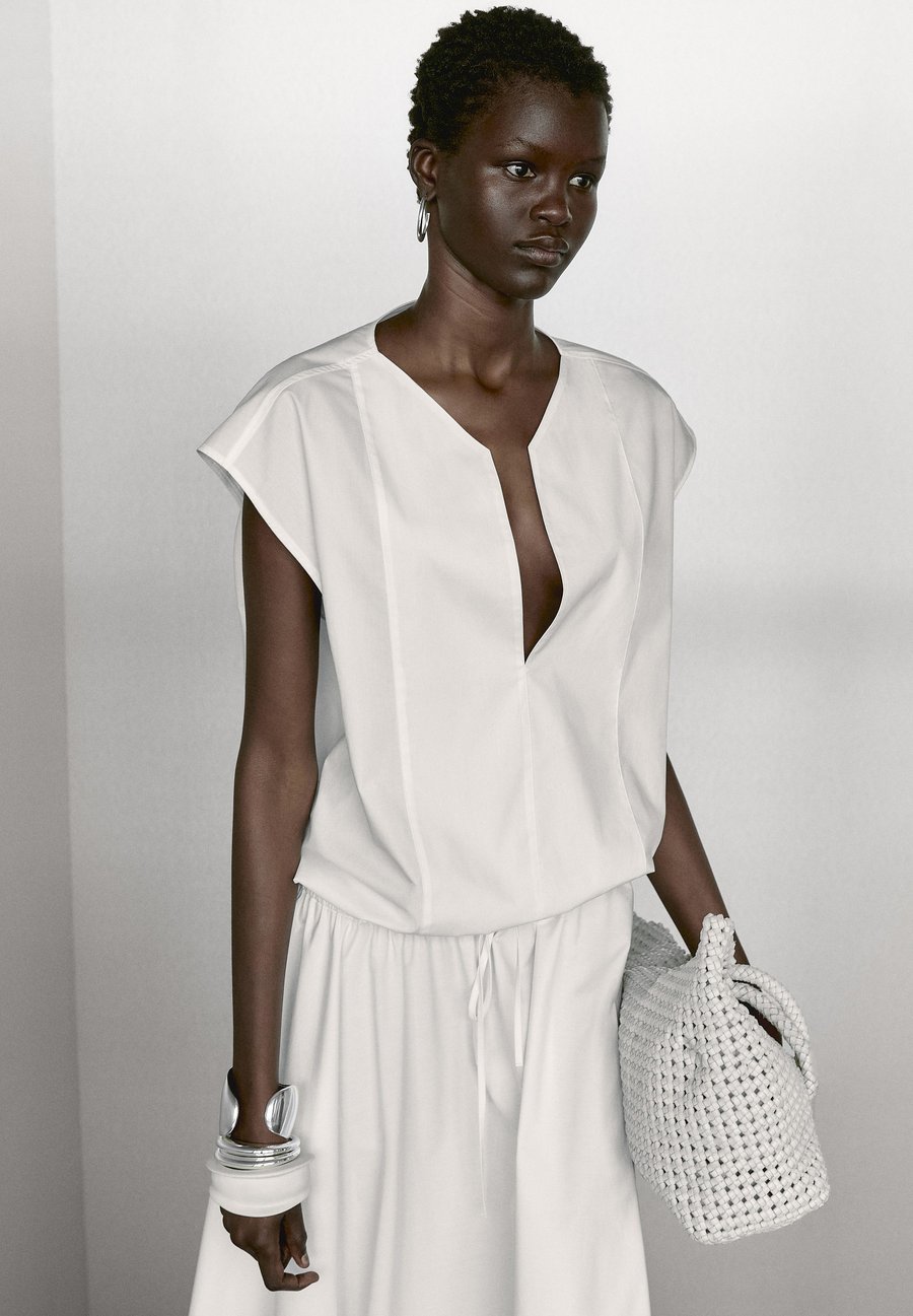 Блуза Massimo Dutti GARMENT WITH ELASTICATED DETAIL, White
Блуза Massimo Dutti GARMENT WITH ELASTICATED DETAIL, White