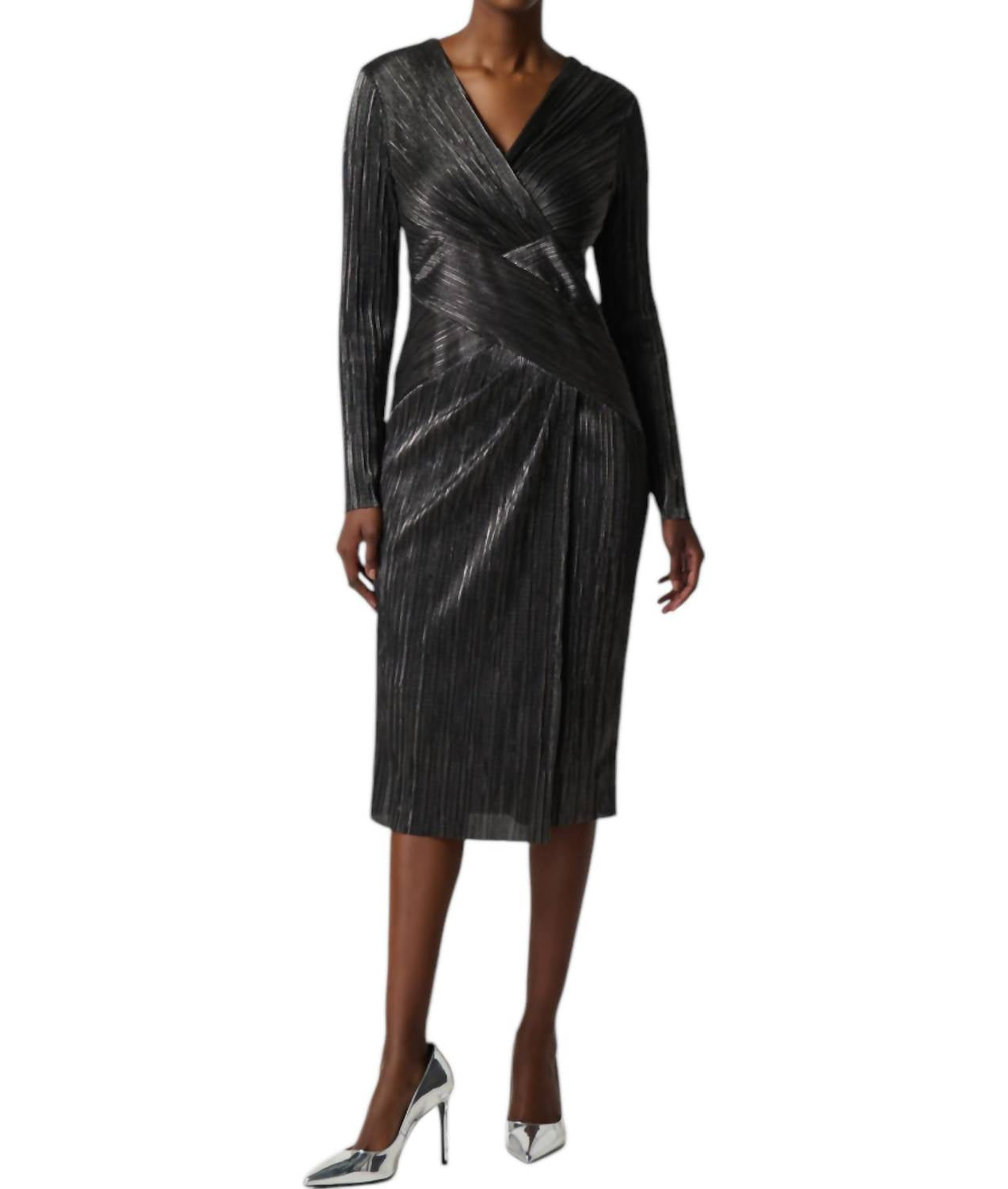 Праздничное платье с V-образным вырезом черного цвета Joseph Ribkoff
Праздничное платье с V-образным вырезом черного цвета Joseph Ribkoff