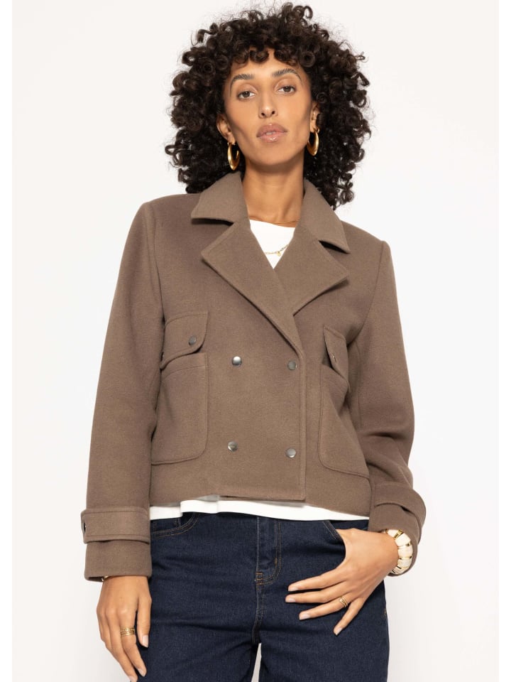 SASSYCLASSY Короткая куртка с отложным воротником, бежевого цвета
SASSYCLASSY Короткая куртка с отложным воротником, бежевого цвета