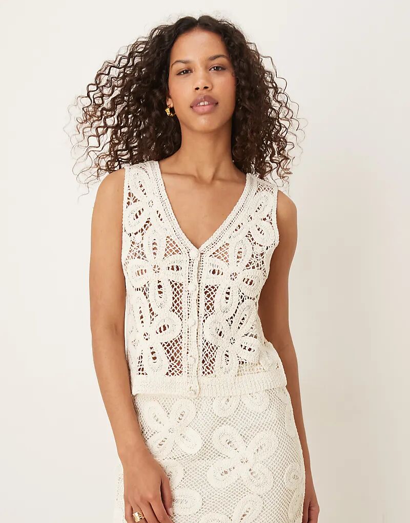 Жилет YAS премиум-класса с цветочным узором, связанный крючком, кремового цвета
Жилет YAS премиум-класса с цветочным узором, связанный крючком, кремового цвета