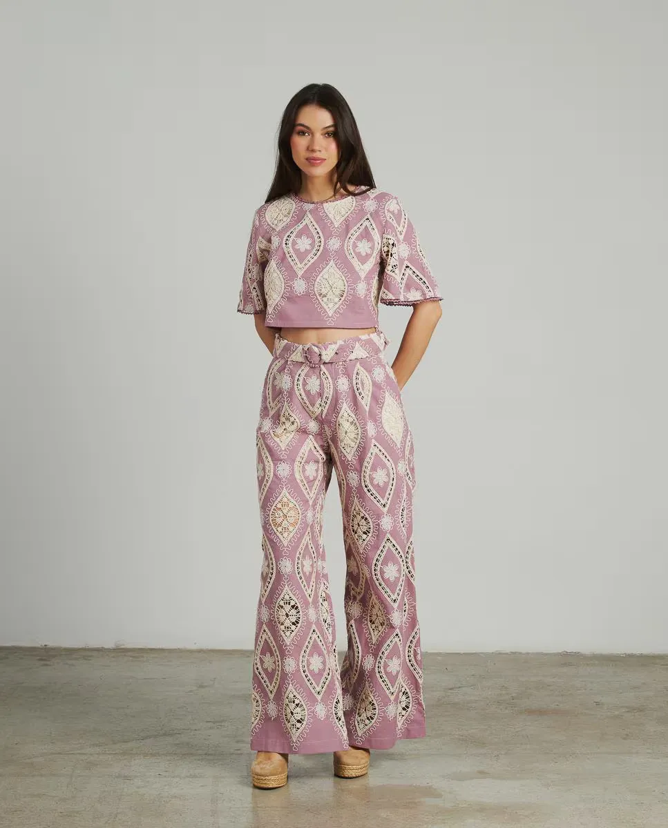 Струящаяся женская блузка с вышитыми и ажурными деталями Alma en Pena, лиловый
Струящаяся женская блузка с вышитыми и ажурными деталями Alma en Pena, лиловый