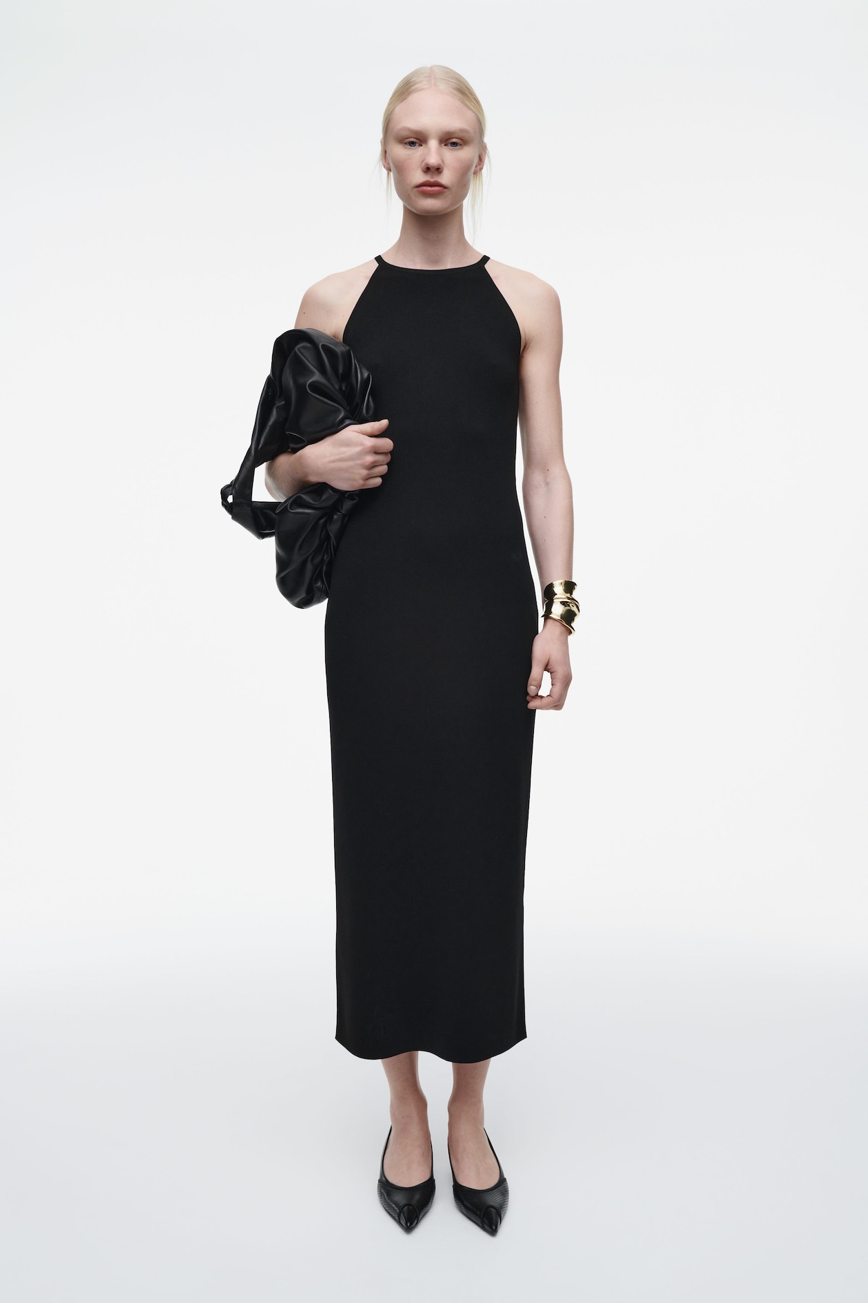 Вязаное платье миди с приталенным вырезом COS, черный
Вязаное платье миди с приталенным вырезом COS, черный