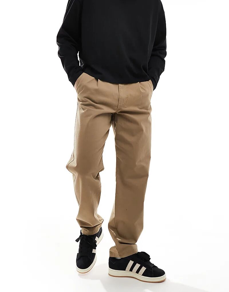 Потертые брюки цвета темного камня
Потертые брюки цвета темного камня