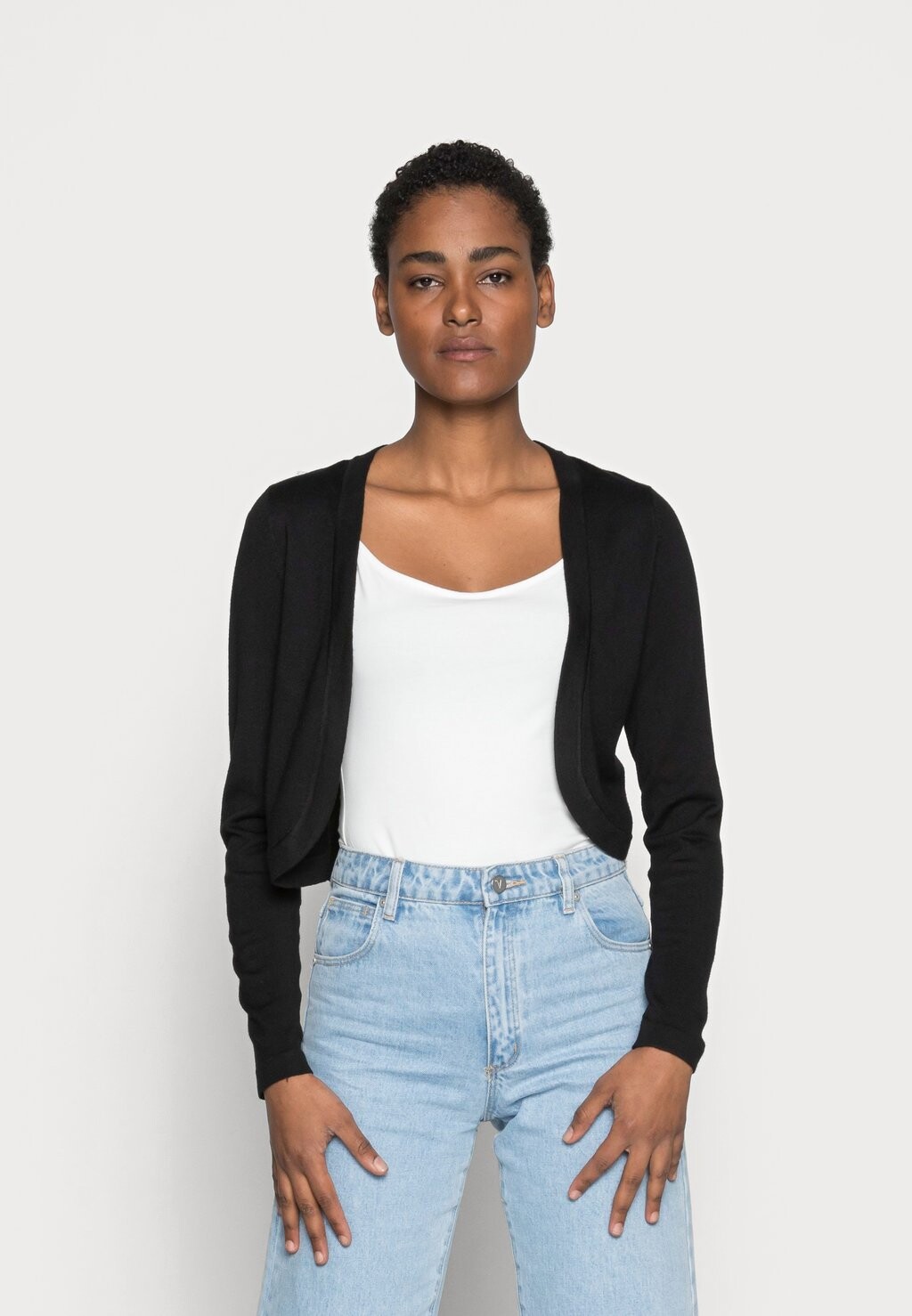 Кардиган Kaffe Astrid Bolero, черный глубокий
Кардиган Kaffe Astrid Bolero, черный глубокий