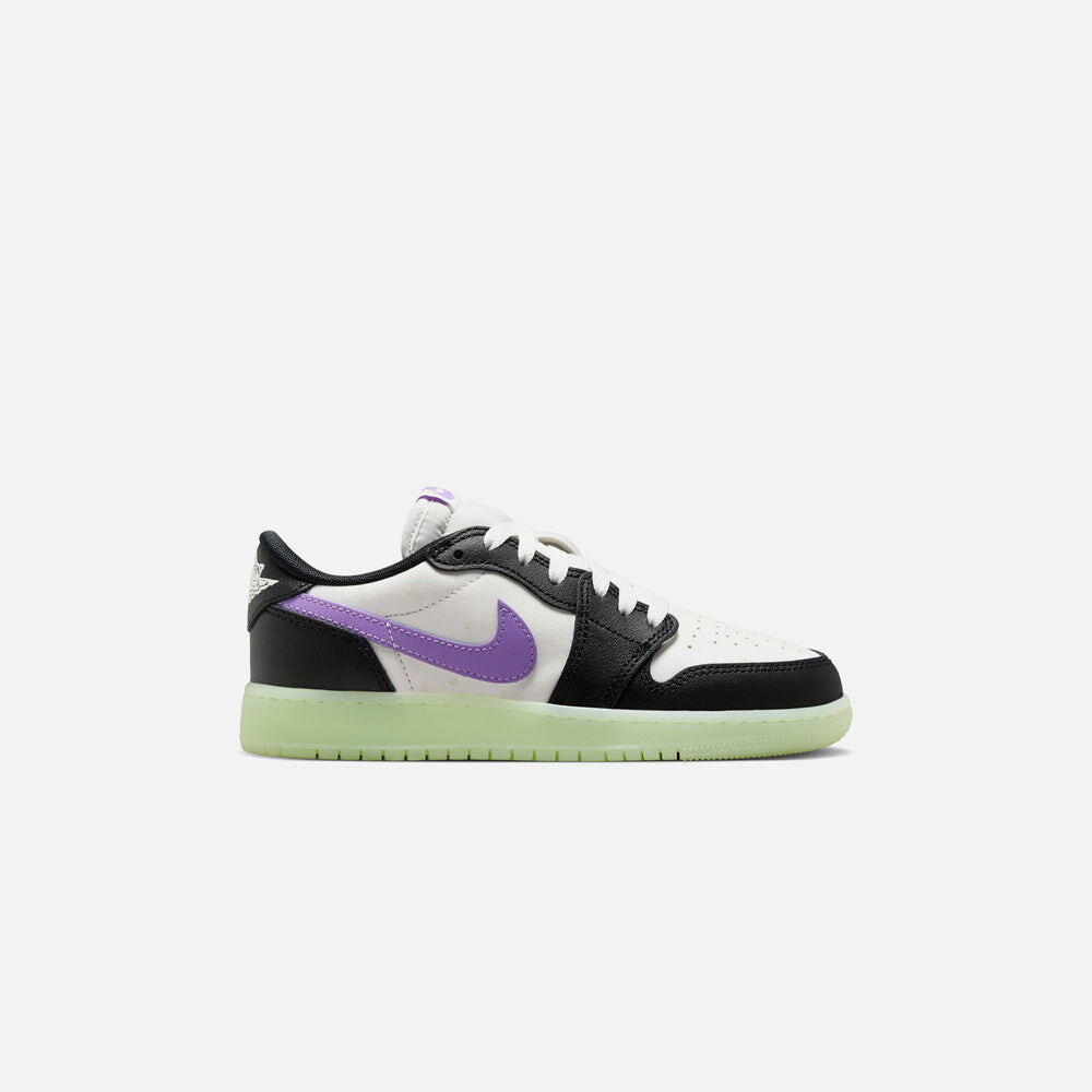 Кроссовки Jordan GS Air Jordan 1 Retro Low OG, цвет Black/Black Raspberry/Volt Tint
Кроссовки Jordan GS Air Jordan 1 Retro Low OG, цвет Black/Black Raspberry/Volt Tint