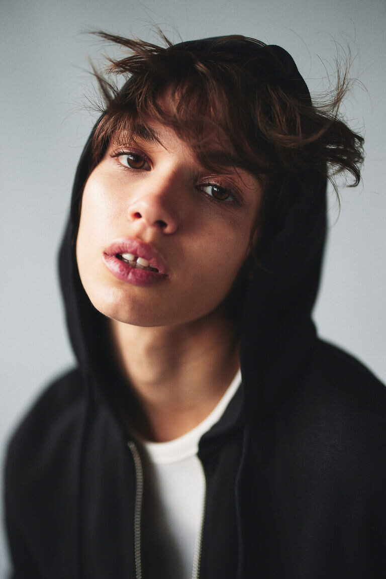 Укороченное худи на молнии H&M, черный
Укороченное худи на молнии H&M, черный