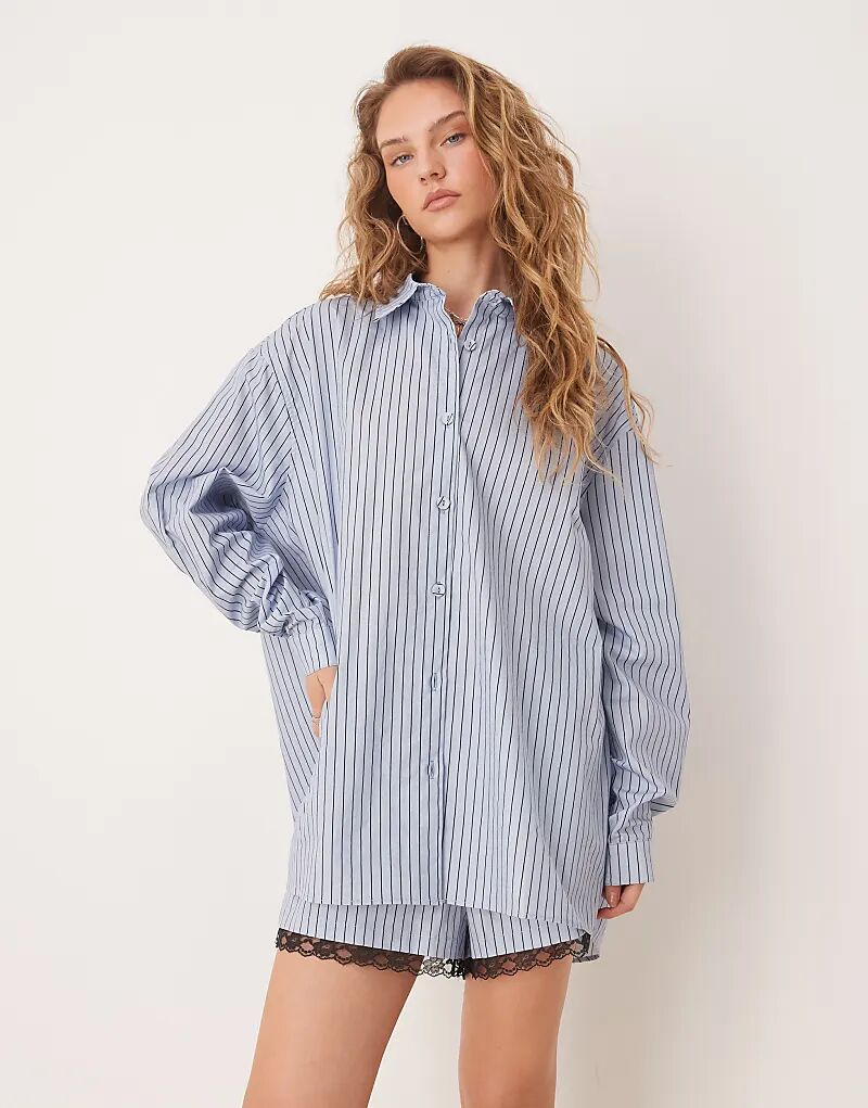Рубашка свободного кроя VRG GRL June синего цвета в полоску
Рубашка свободного кроя VRG GRL June синего цвета в полоску