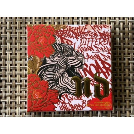 Палетка теней для век Limited Edition Mini Quad Lunar New Year
Палетка теней для век Limited Edition Mini Quad Lunar New Year
