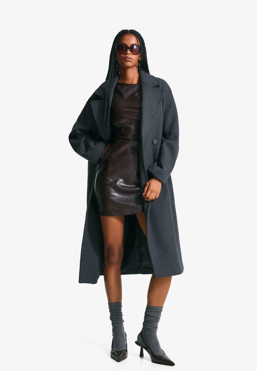 Платье Bershka EFFECT ASYMMETRIC , Dark Brown
Платье Bershka EFFECT ASYMMETRIC , Dark Brown