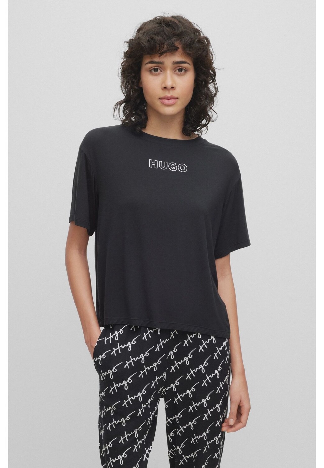 Женская пижамная рубашка свободного кроя с логотипом HUGO, черный
Женская пижамная рубашка свободного кроя с логотипом HUGO, черный
