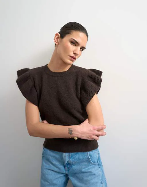 Коричневый вязаный топ с короткими рукавами и рюшами Topshop
Коричневый вязаный топ с короткими рукавами и рюшами Topshop
