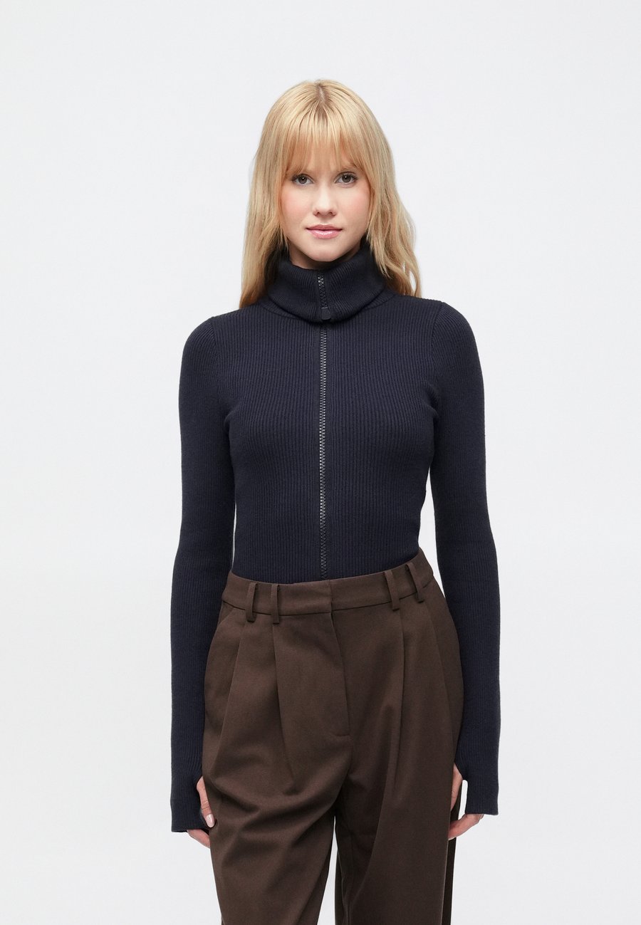 Джемпер LeGer by Lena Gercke HEIDI, Dunkelblau/Blue
Джемпер LeGer by Lena Gercke HEIDI, Dunkelblau/Blue
