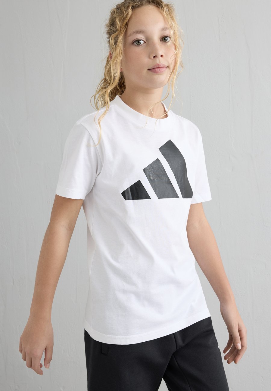 Футболка Adidas Performance ESSENTIALS JUNIOR UNISEX, White Black/White, Белый, Футболка Adidas Performance ESSENTIALS JUNIOR UNISEX, White Black/White
Футболка Adidas Performance ESSENTIALS JUNIOR UNISEX, White Black/White, Белый, Футболка Adidas Performance ESSENTIALS JUNIOR UNISEX, White Black/White