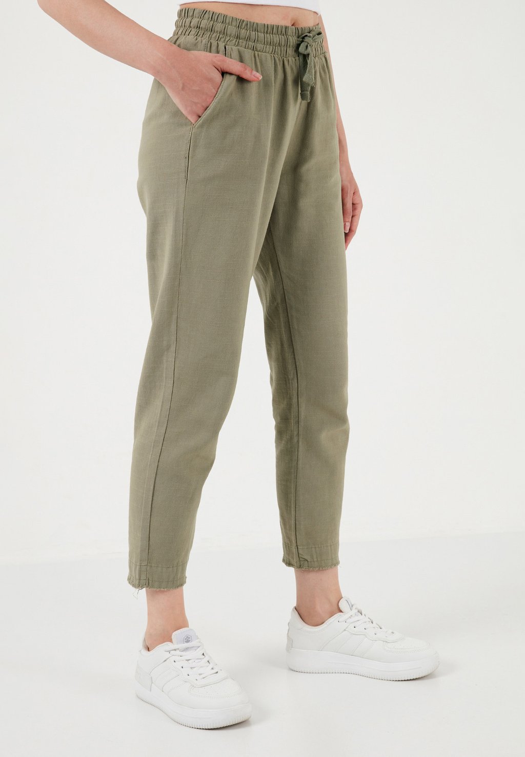 Спортивные штаны FIT LELA, хаки
Спортивные штаны FIT LELA, хаки