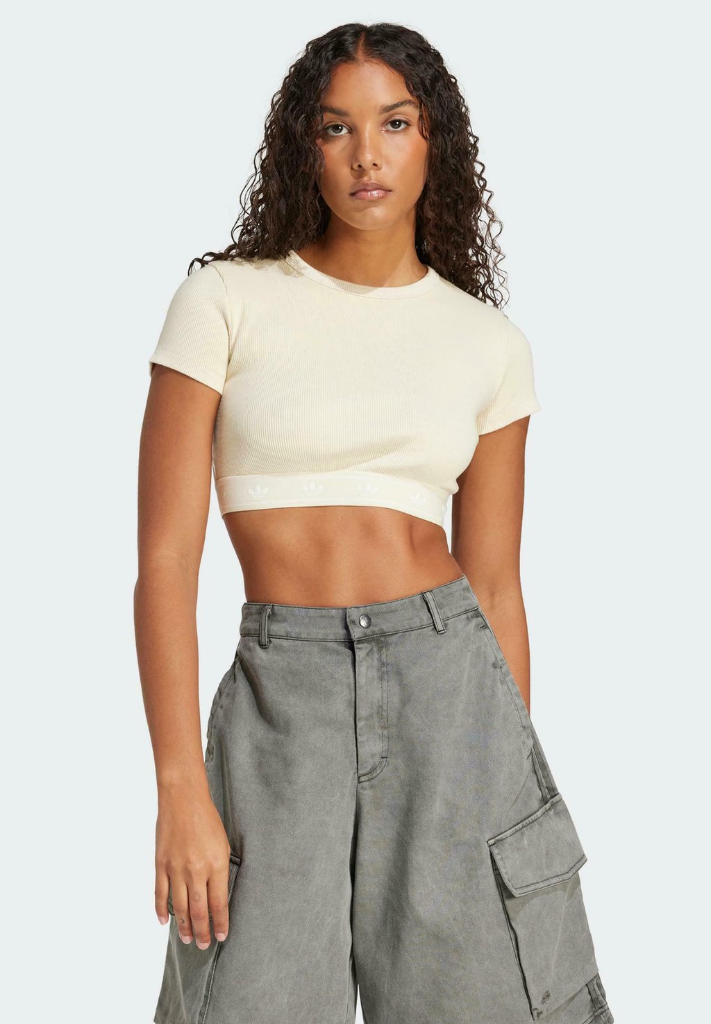 Базовая футболка Adidas Originals, белый
Базовая футболка Adidas Originals, белый