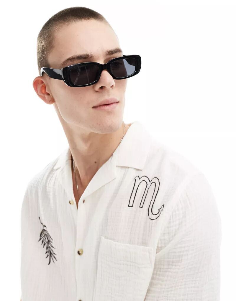 Массивные прямоугольные солнцезащитные очки с черными линзами ASOS
Массивные прямоугольные солнцезащитные очки с черными линзами ASOS