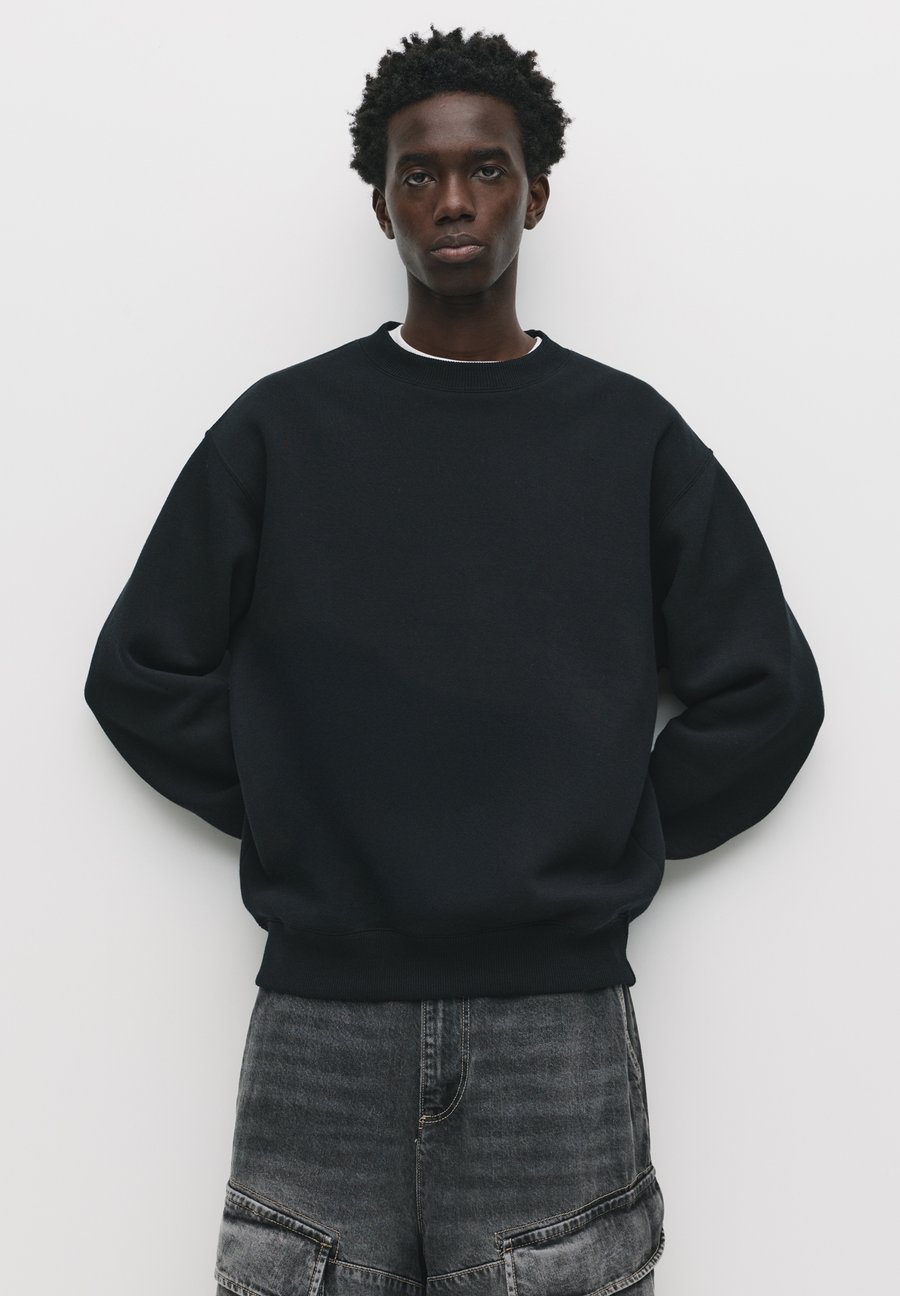 Толстовка PULL&BEAR ROUND NECK, Black
Толстовка PULL&BEAR ROUND NECK, Black