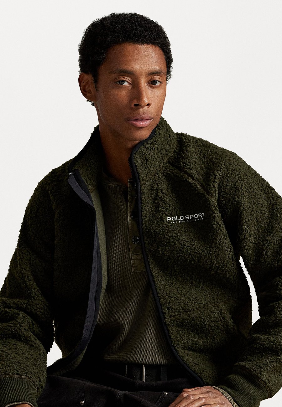 Флисовая куртка Polo Ralph Lauren LONG SLEEVE FULL ZIP, Company Olive/Dark Blue
Флисовая куртка Polo Ralph Lauren LONG SLEEVE FULL ZIP, Company Olive/Dark Blue