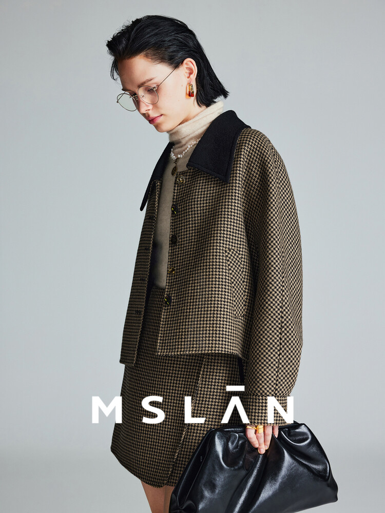 Костюм женский Mslan в ломаную клетку, коричневый
Костюм женский Mslan в ломаную клетку, коричневый