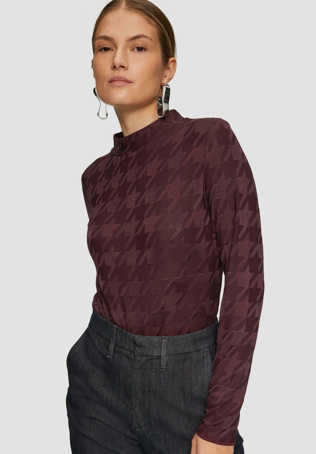 Топ с длинными рукавами MIT HAHNENTRITTMUSTER s.Oliver BLACK LABEL, бордовый
Топ с длинными рукавами MIT HAHNENTRITTMUSTER s.Oliver BLACK LABEL, бордовый