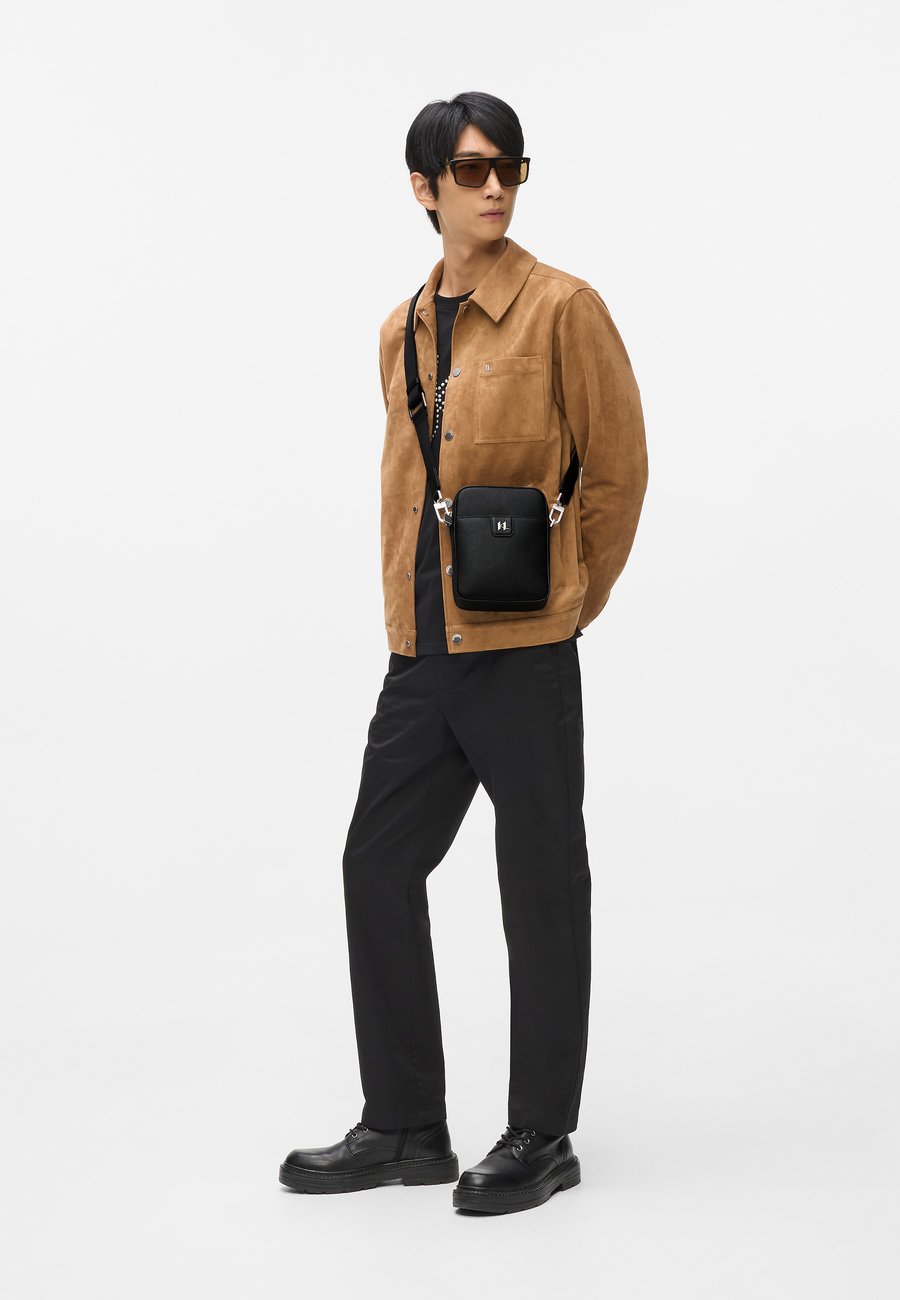 Сумка кросс-боди KARL LAGERFELD Cross body bag, Black
Сумка кросс-боди KARL LAGERFELD Cross body bag, Black