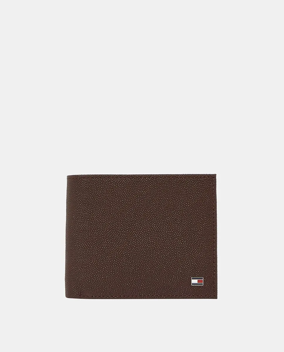 Средняя мужская кожаная сумка с металлической флагманской передней частью Tommy Hilfiger, коричневый
Средняя мужская кожаная сумка с металлической флагманской передней частью Tommy Hilfiger, коричневый