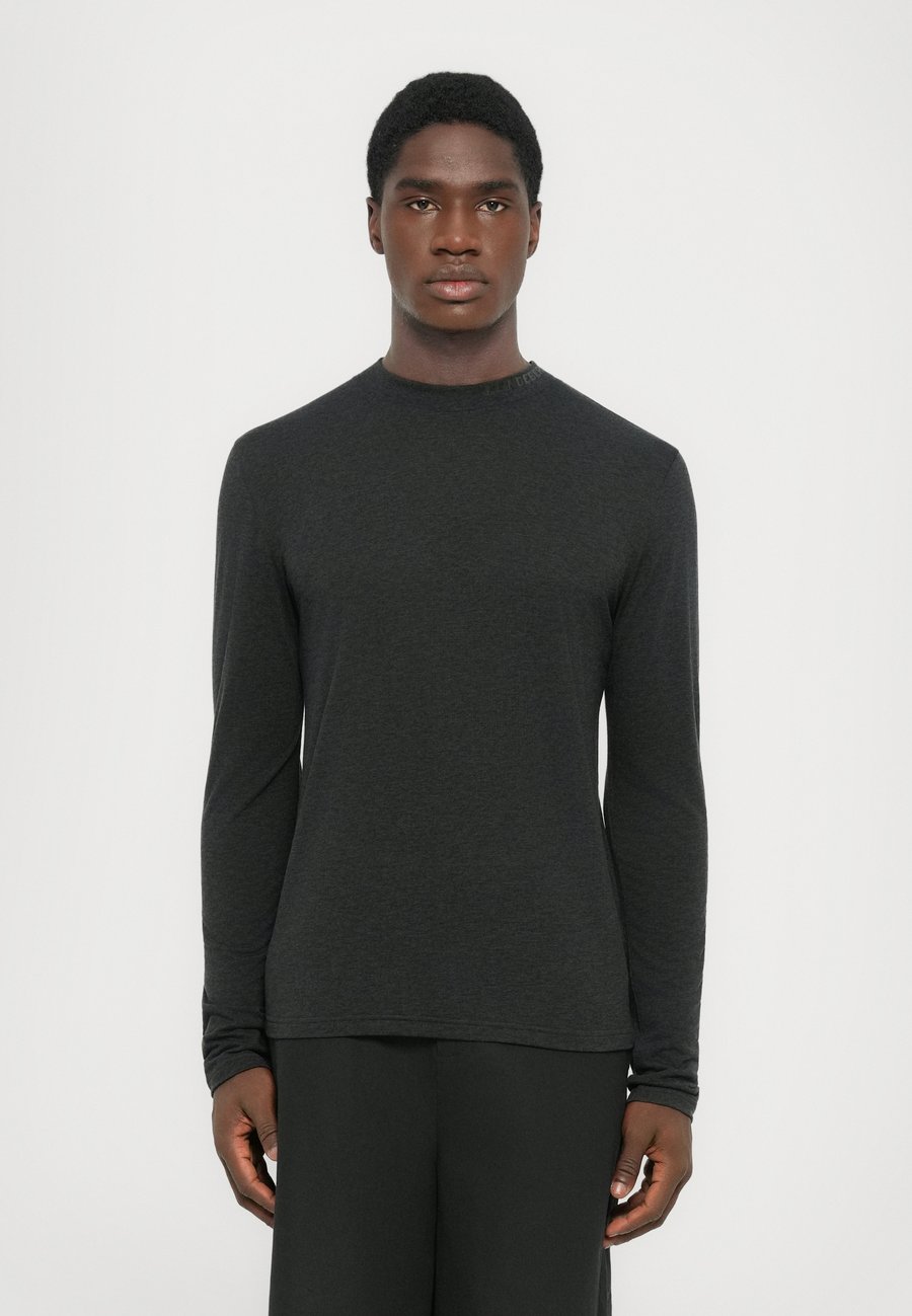 Топ J.LINDEBERG ARNIE MOCK NECK LONG SLEEVE, Dark Grey Melange/Dark Grey
Топ J.LINDEBERG ARNIE MOCK NECK LONG SLEEVE, Dark Grey Melange/Dark Grey