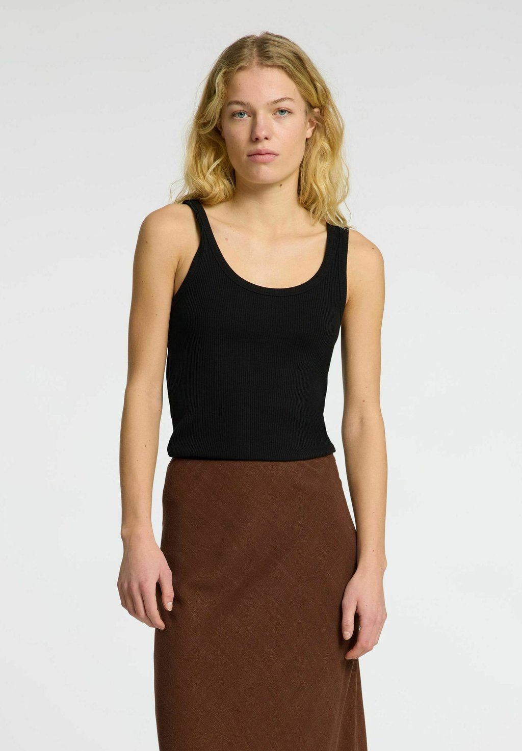 Топ TANK Selected Femme, черный
Топ TANK Selected Femme, черный