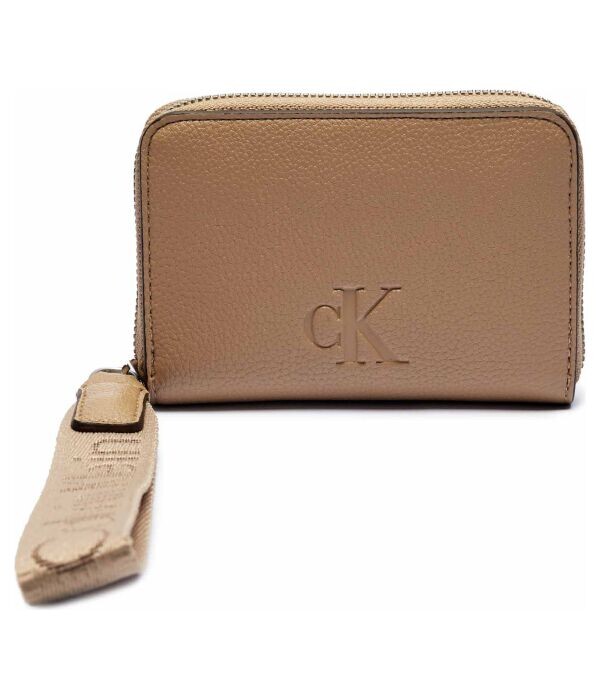 Кошелек женский Calvin Klein Jeans с монограммой на молнии, бежевый
Кошелек женский Calvin Klein Jeans с монограммой на молнии, бежевый