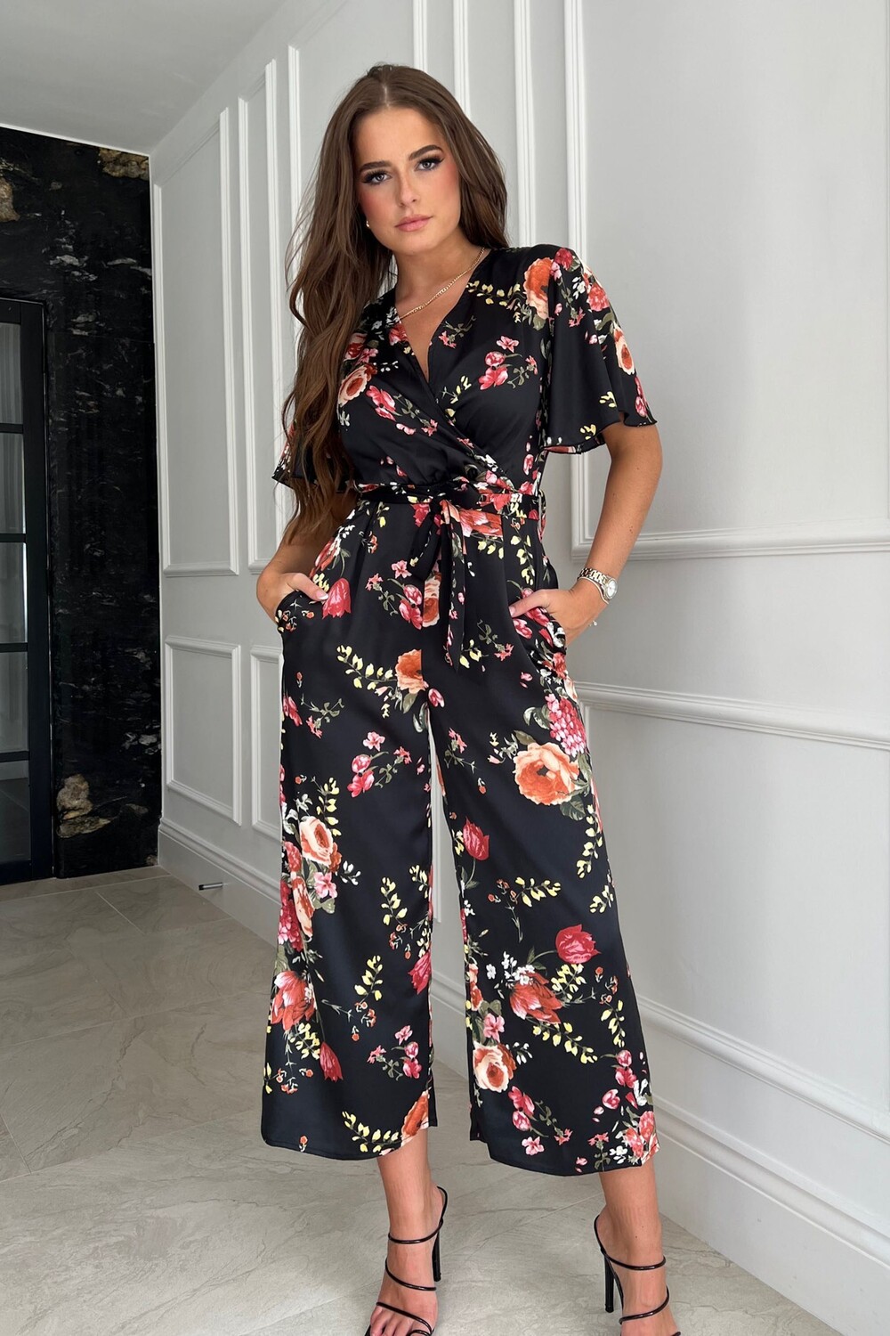 Широкий комбинезон с рукавами трикси Girl In Mind, черный
Широкий комбинезон с рукавами трикси Girl In Mind, черный