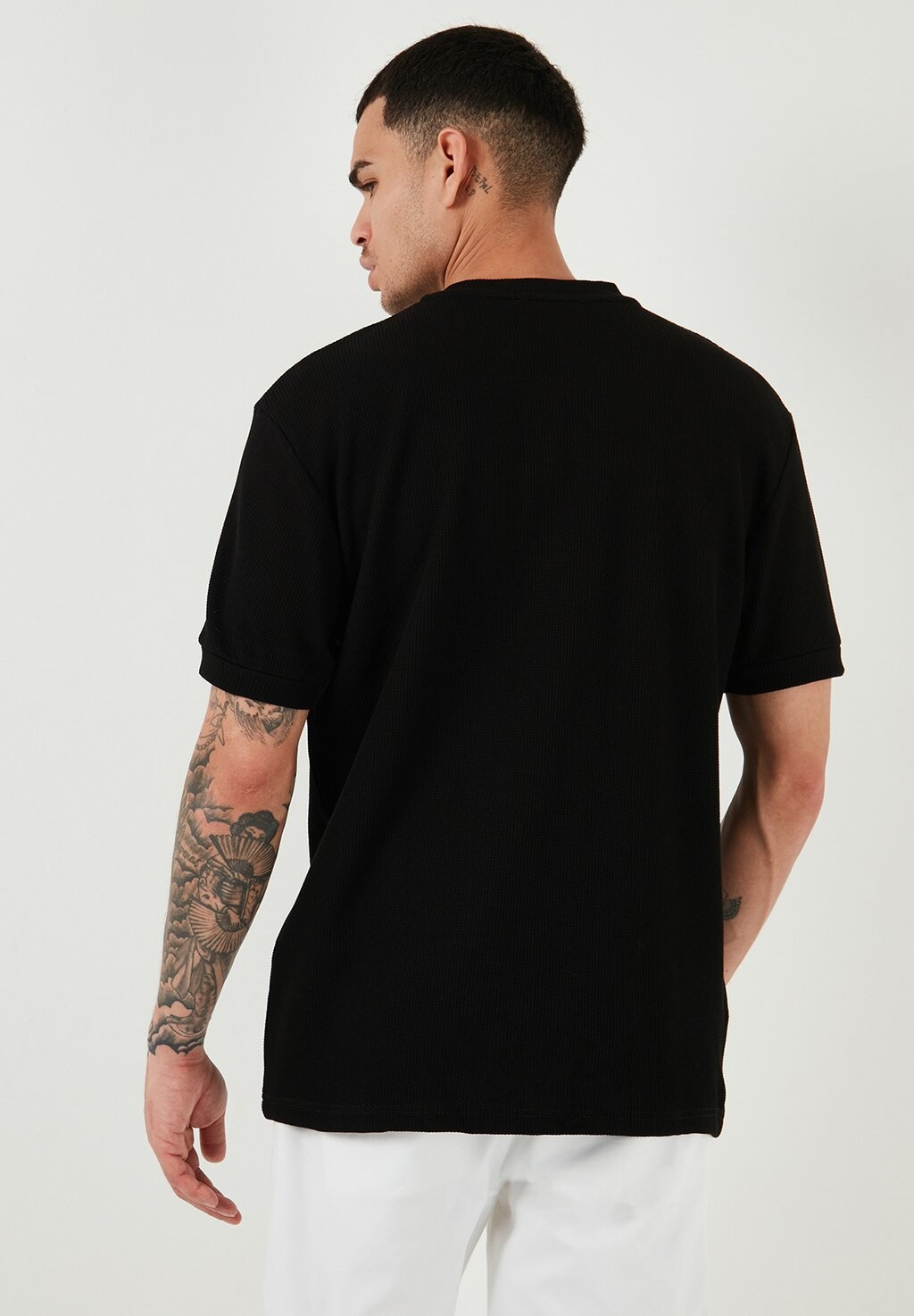 Базовая футболка REGULAR FIT Buratti, черный
Базовая футболка REGULAR FIT Buratti, черный