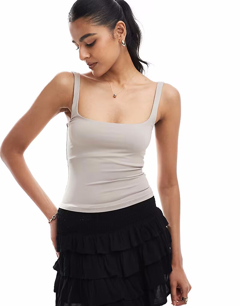 Топ Bershka с квадратным вырезом, облегающий фигуру, серо-коричневого цвета
Топ Bershka с квадратным вырезом, облегающий фигуру, серо-коричневого цвета