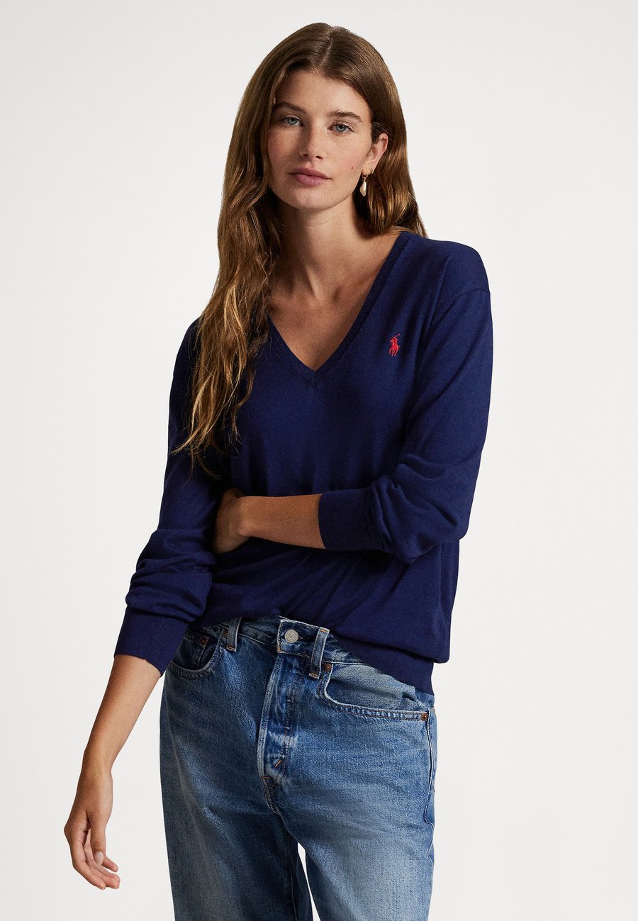 Джемпер Polo Ralph Lauren COTTON V-NECK SWEATER, Bright Navy/Dark Blue
Джемпер Polo Ralph Lauren COTTON V-NECK SWEATER, Bright Navy/Dark Blue