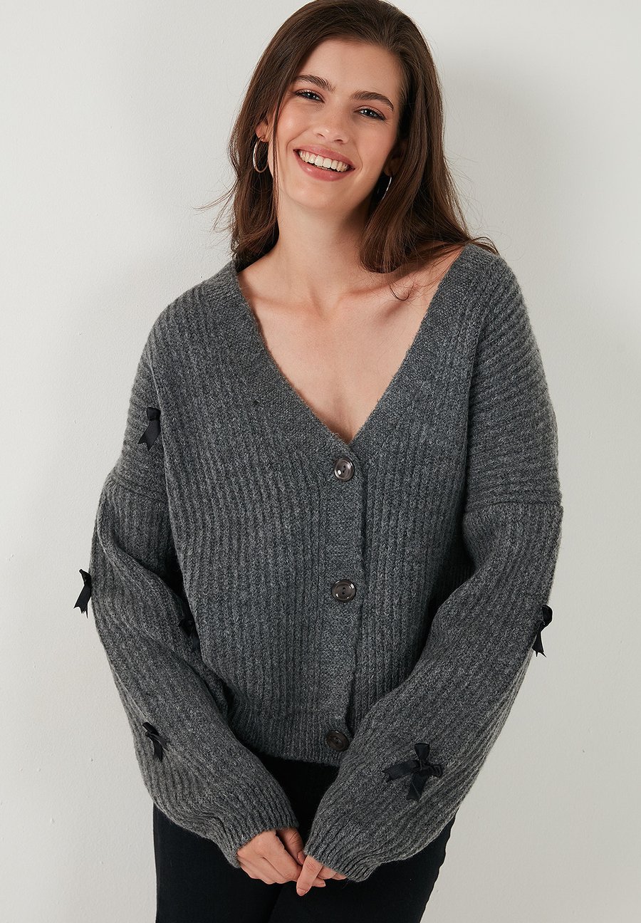 Кардиган LELA LOOSE FIT, Anthracite
Кардиган LELA LOOSE FIT, Anthracite